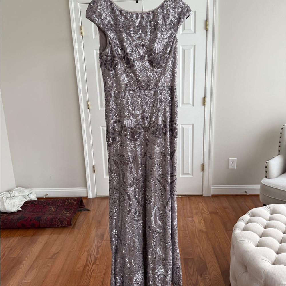 Vera Wang Elegant Silver Sequin Gown